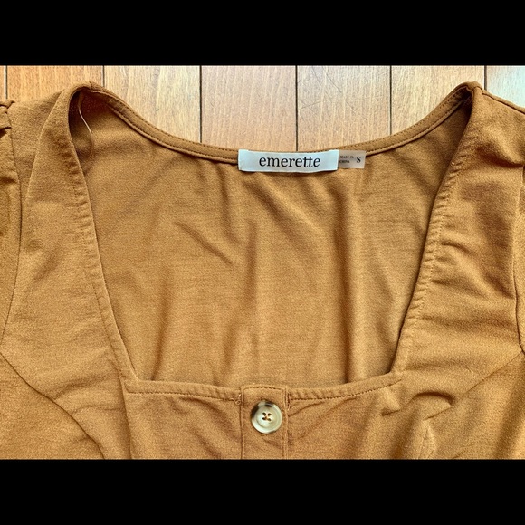 Super cute square neckline & puff sleeve top. Gorgeous tied sleeves & peplum fit - Picture 4 of 4